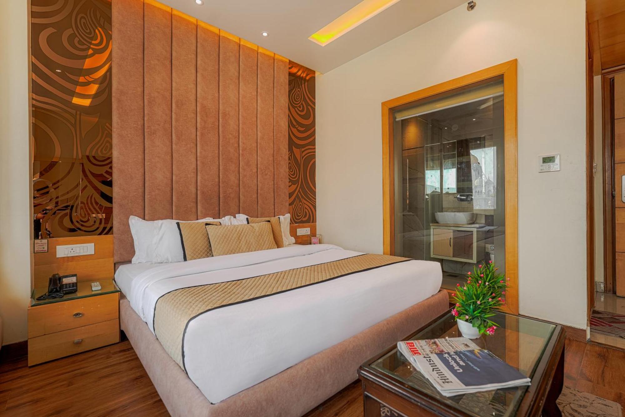Csjs Inn Hotel Амритсар Екстериор снимка