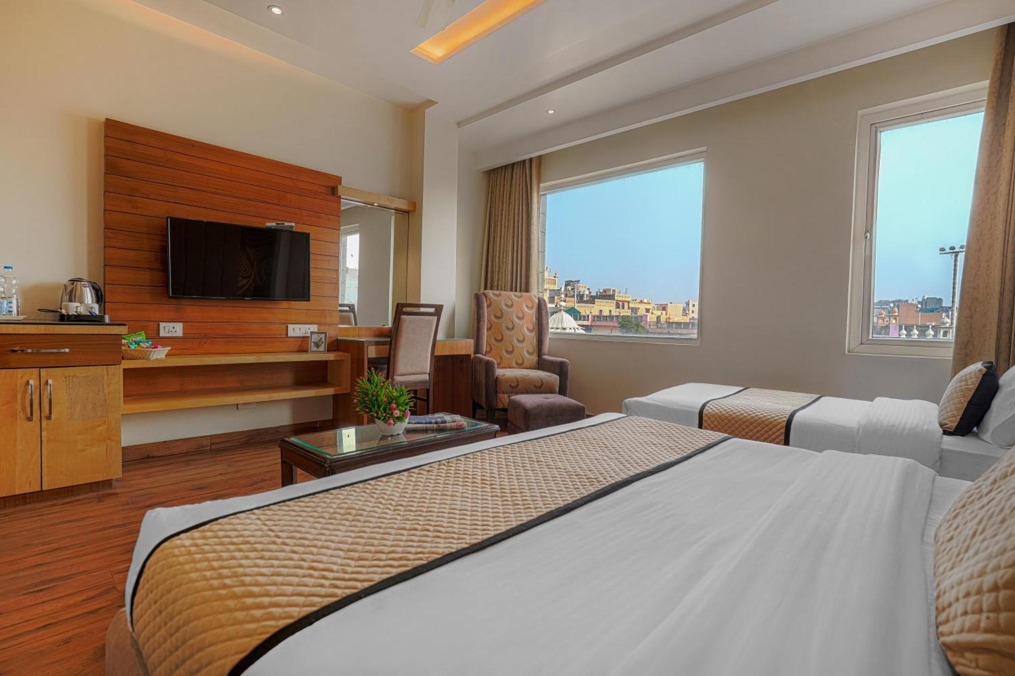Csjs Inn Hotel Амритсар Екстериор снимка