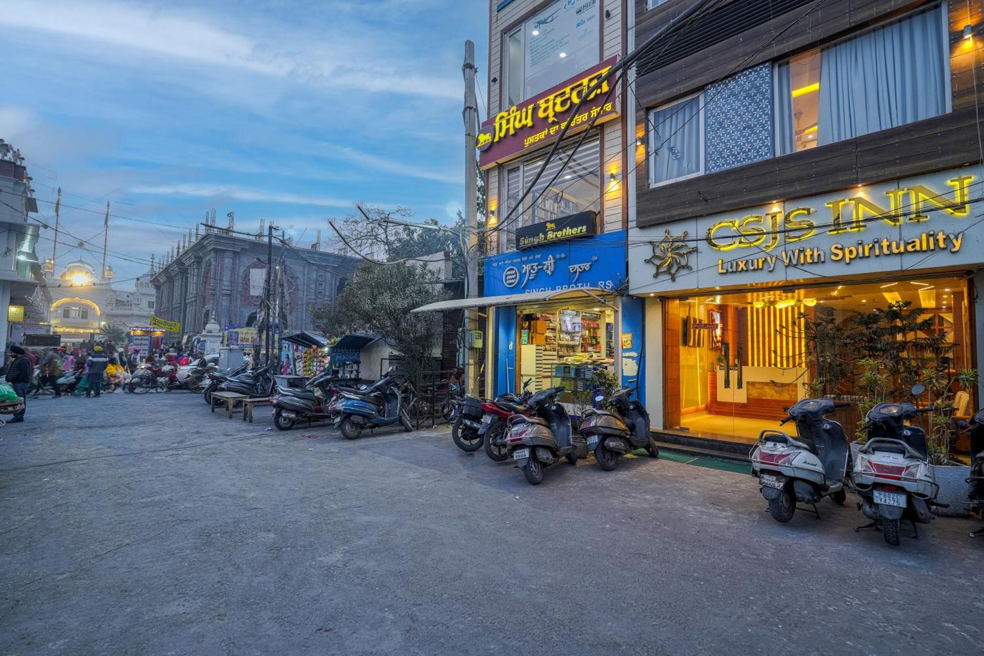 Csjs Inn Hotel Амритсар Екстериор снимка