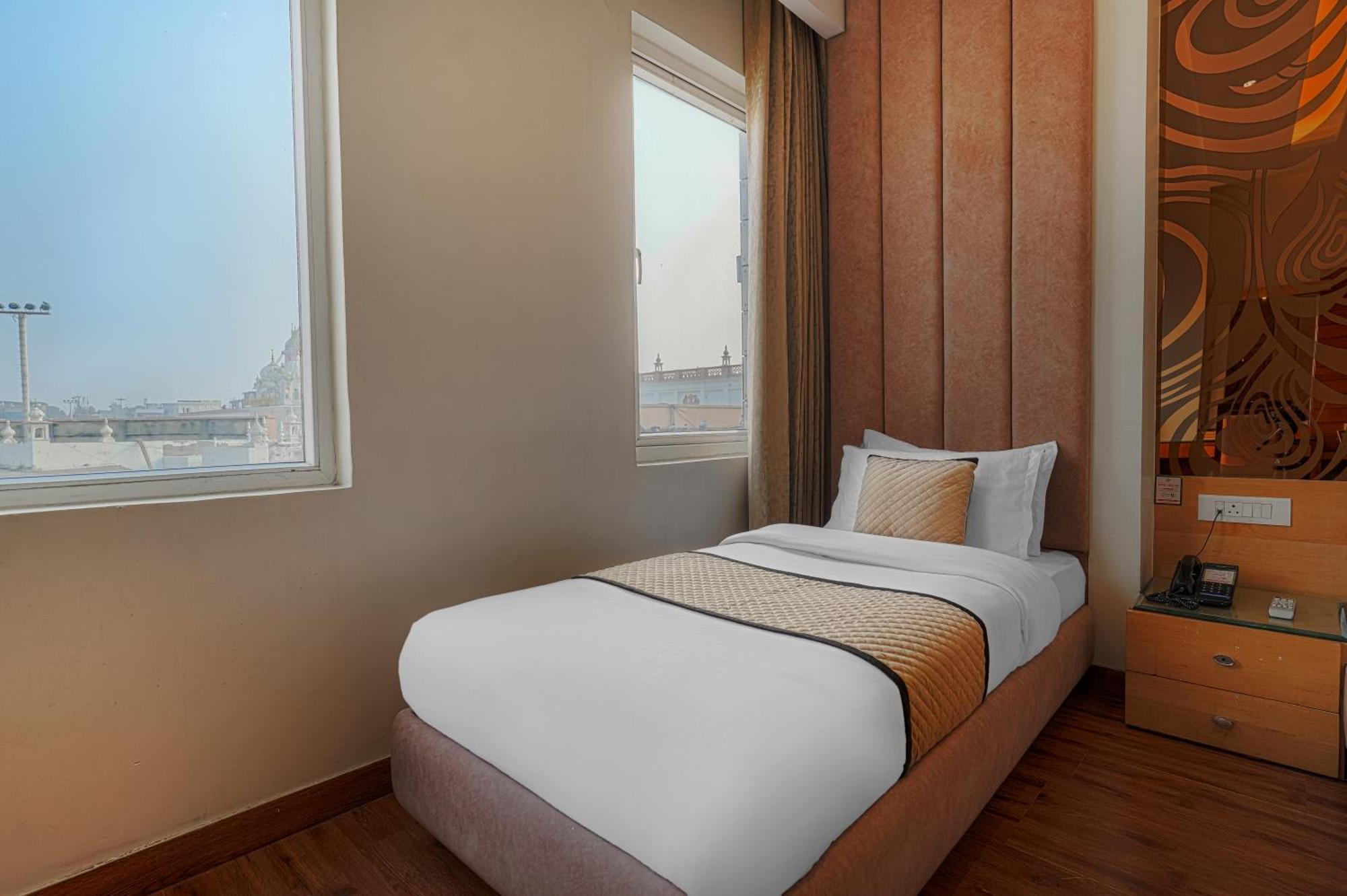 Csjs Inn Hotel Амритсар Екстериор снимка