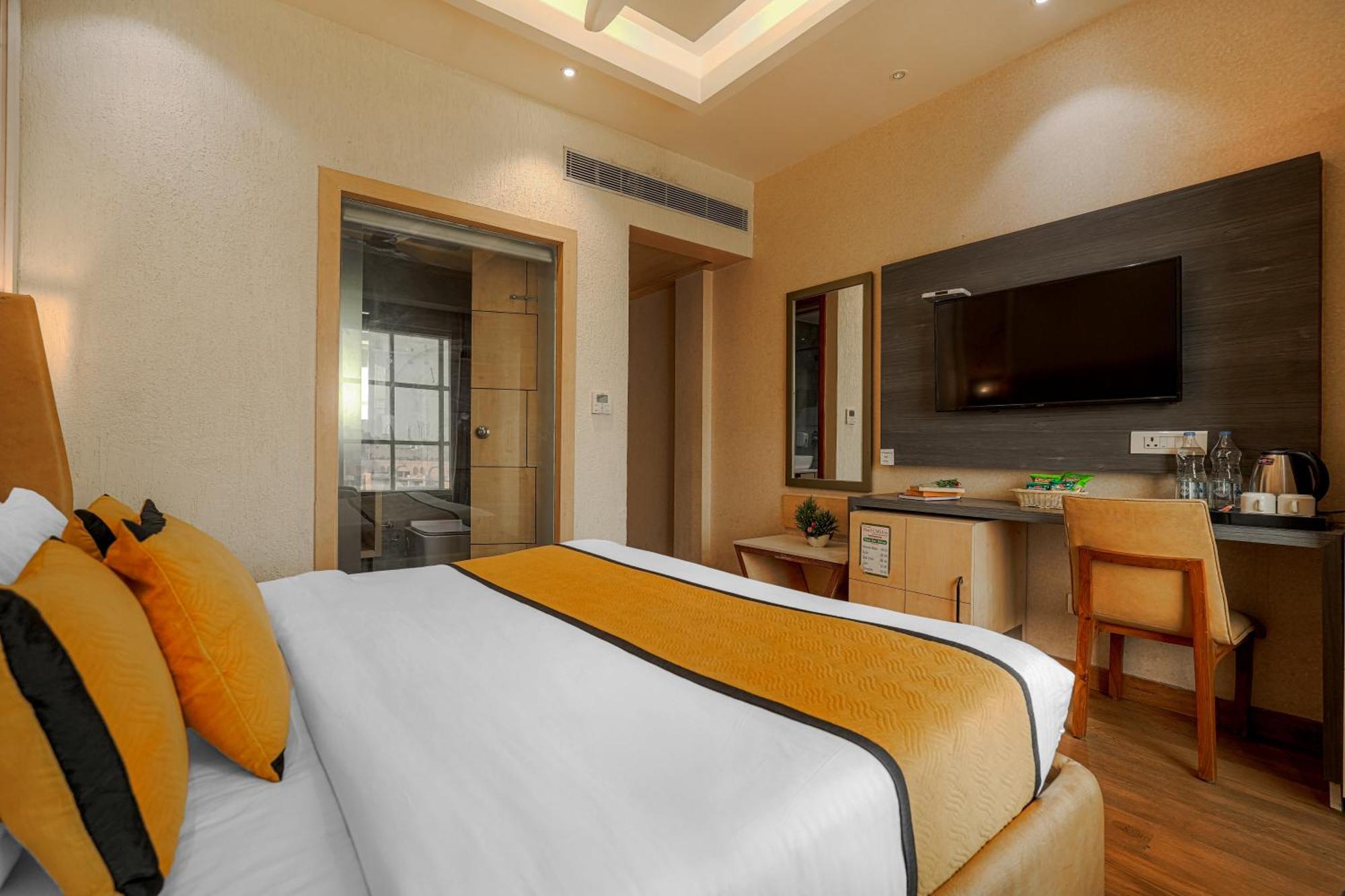 Csjs Inn Hotel Амритсар Екстериор снимка
