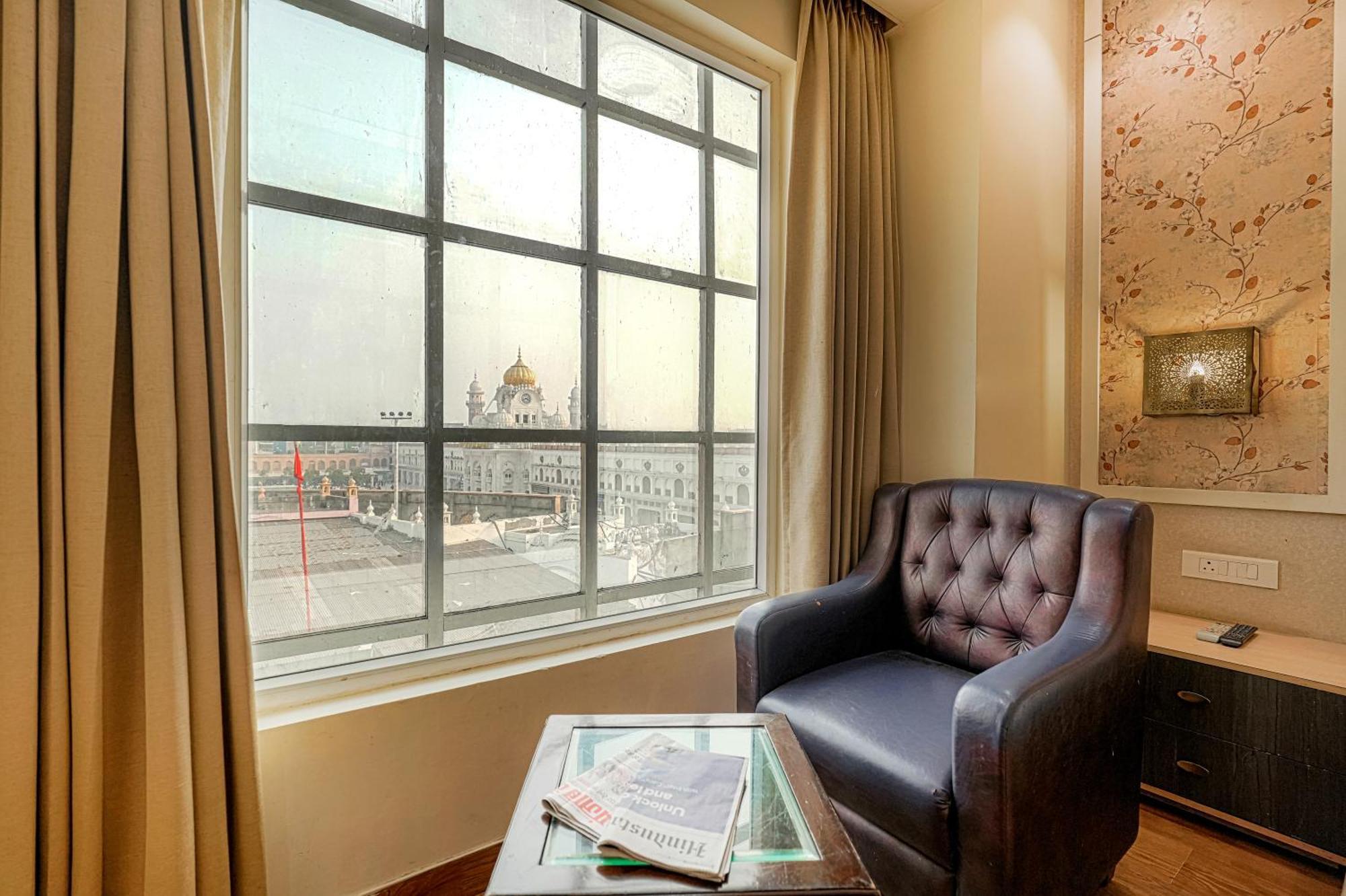 Csjs Inn Hotel Амритсар Екстериор снимка