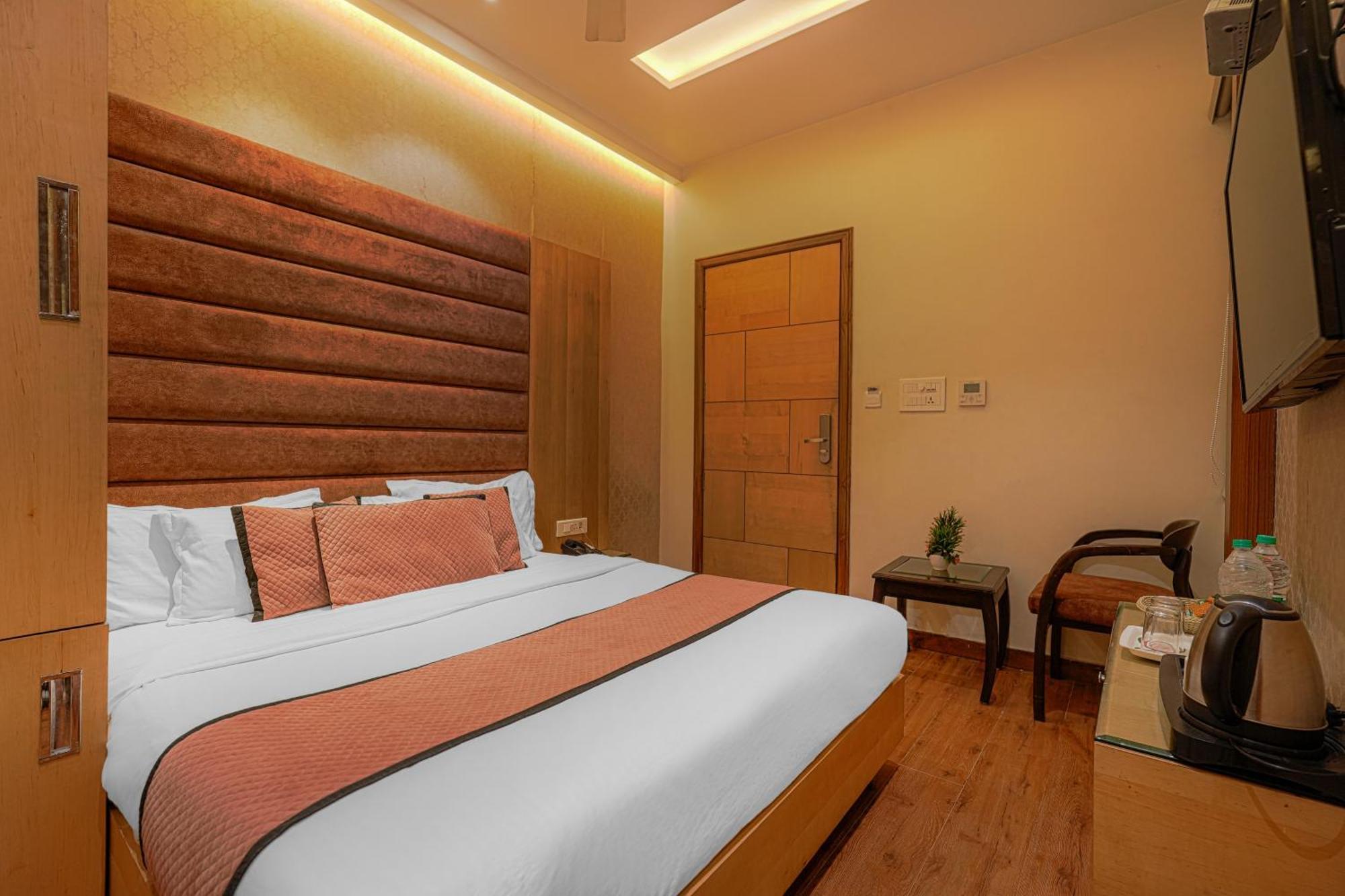 Csjs Inn Hotel Амритсар Екстериор снимка