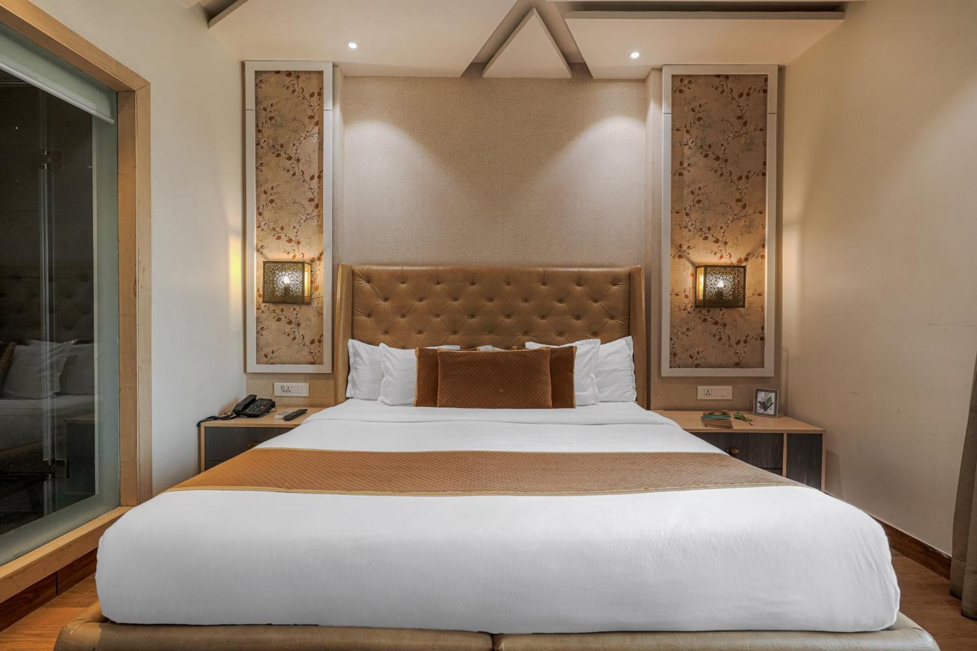 Csjs Inn Hotel Амритсар Екстериор снимка
