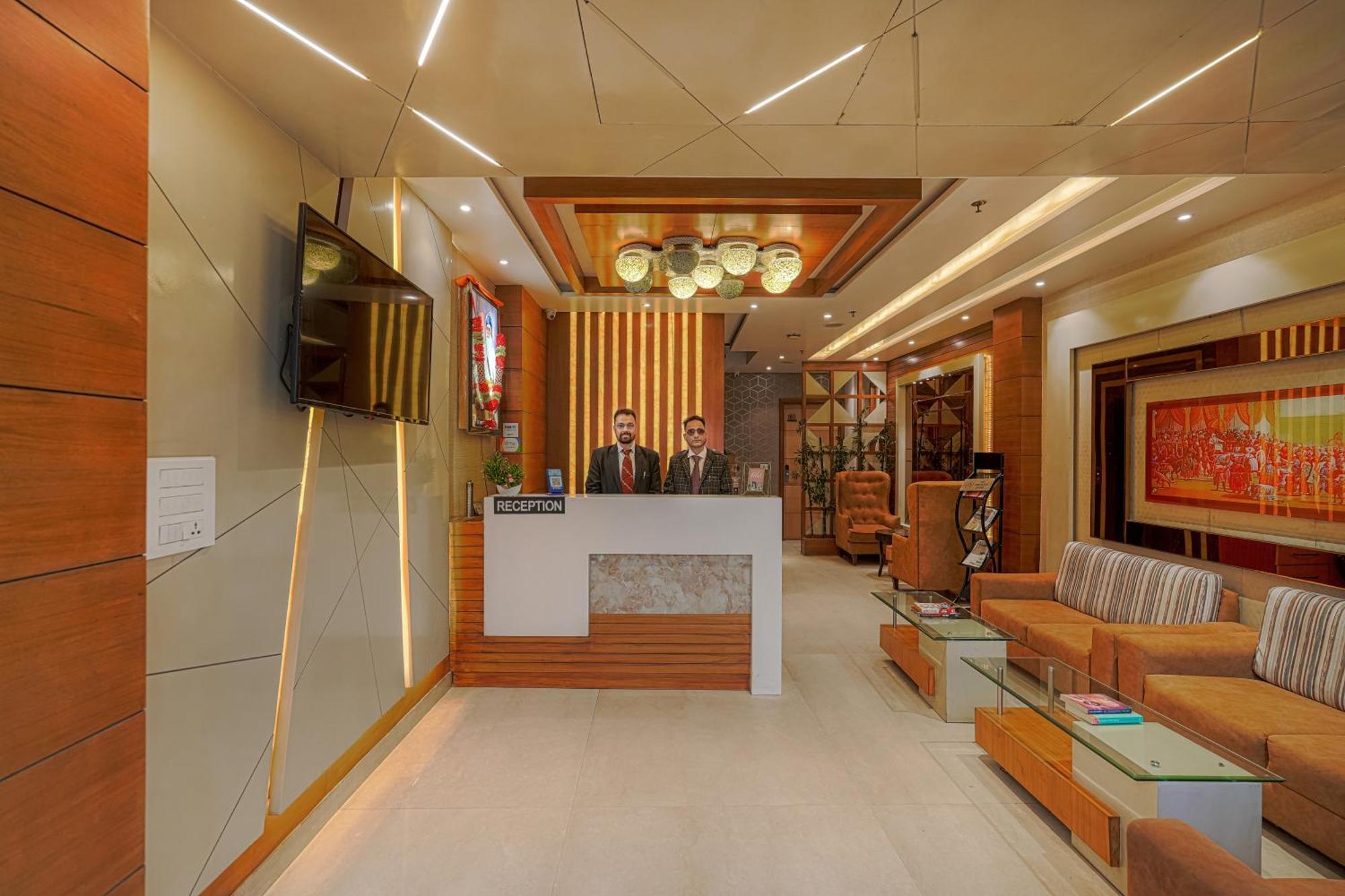 Csjs Inn Hotel Амритсар Екстериор снимка