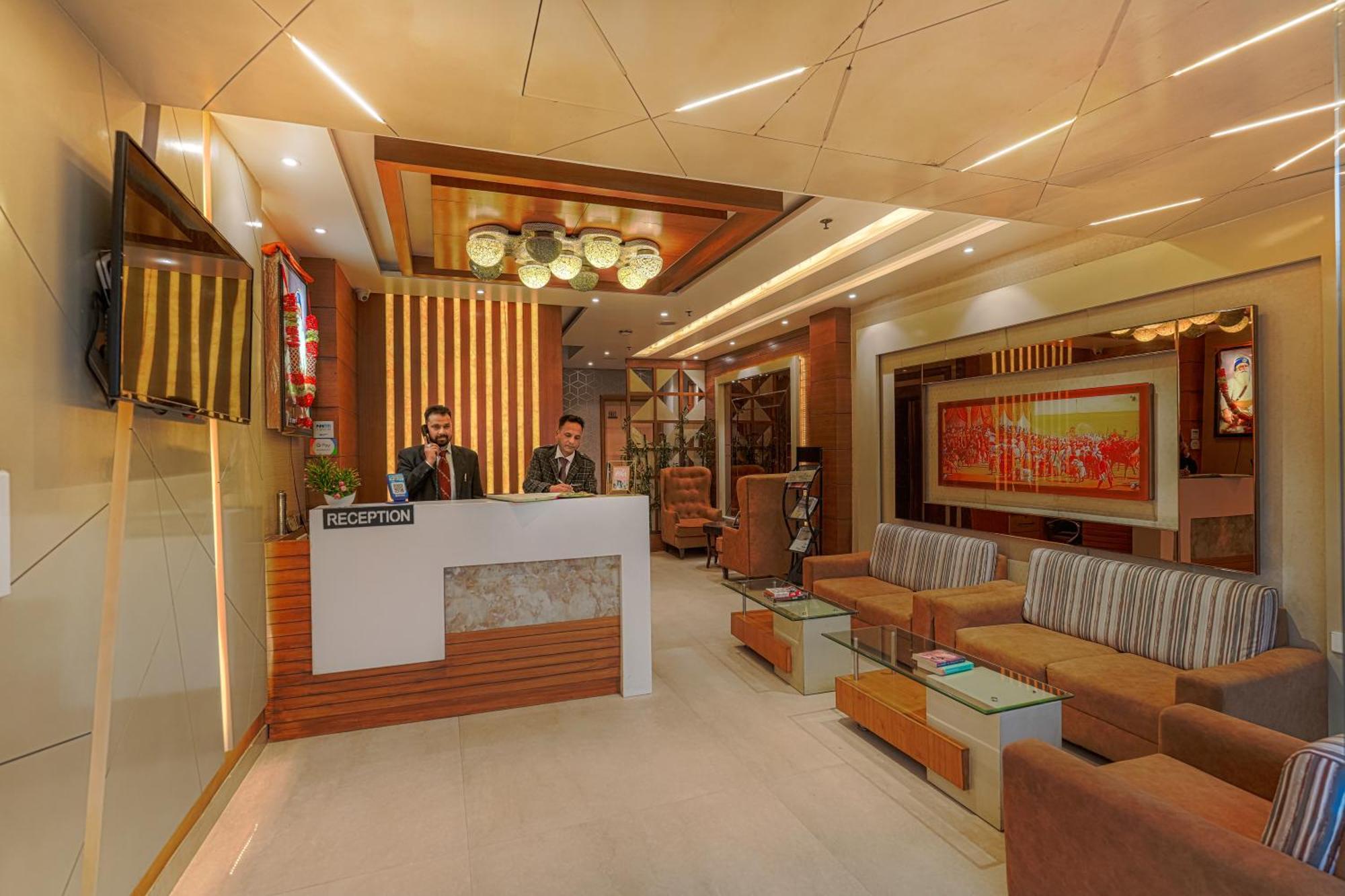 Csjs Inn Hotel Амритсар Екстериор снимка